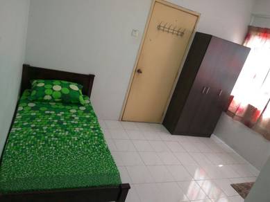 Room in Seri Kembangan, SGR