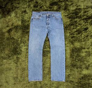 Levi’s 501 sz 36)…