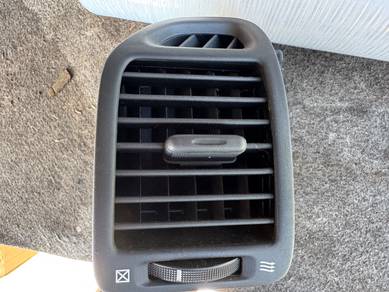 No 12-6-3 Toyota Soarer Uzz40 LH Aircond Vent Jpn