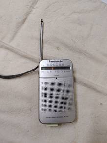 fm radio .