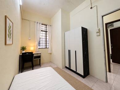 Room in Bukit Beruang, MLK