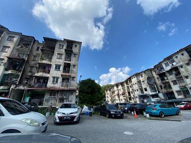 Flat For Sale in Taman Pinggiran Delima Flat