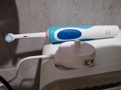 Oral B Electric Toothbrush 