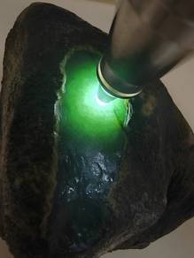 Bongkah Mentah Giok Jadeite Hijau Ais Burma Type A