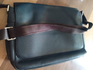 Louis Vuitton Messenger Bag