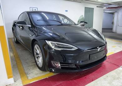 Tesla Model S 90D 90D in City Centre, KUL
