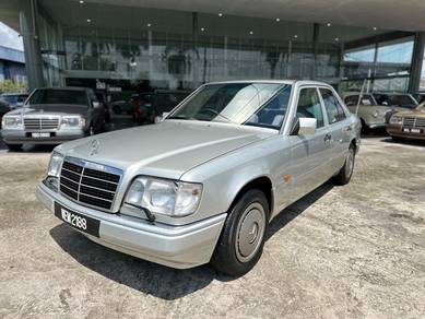Mercedes Benz E230 230 AVANTGARDE (CBU) in Klang, SGR