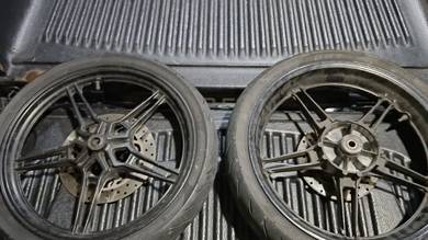 Rim Y15ZR dengan tayar sekali