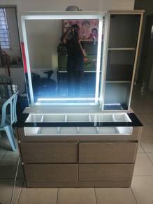 New dressing table without chair