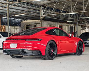 Porsche 911 Carrera CARRERA GTS in City Centre, KUL
