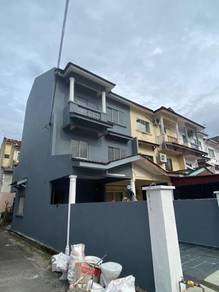 Townhouse For Sale in Cheng,MLK