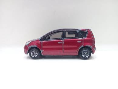 Tomica No. 22 Nissan Note Diecast SUV Car