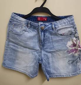 Flower Design Short Pants Jeans