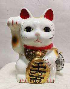 Japanese Lucky Charm White Beckoning Cat Maneki Ne