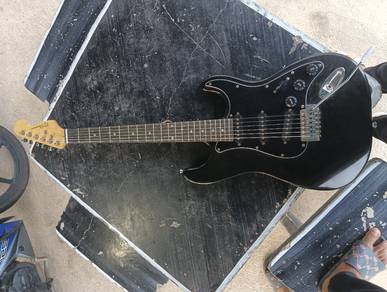 RCStrom Black Strat Guitar. FEW FRETS BROKEN