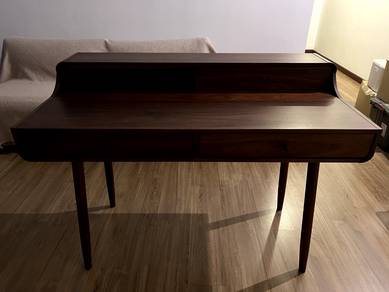 Commune Study Desk