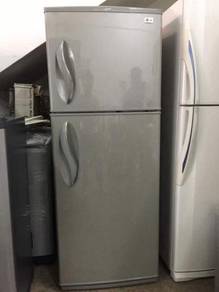 LG 2 doors big fridge Peti Sejuk Ais Refrigerator