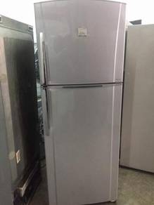 Toshiba 2 doors fridge Peti Sejuk Ais Refrigerator