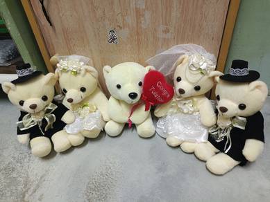 wedding car couple bear
