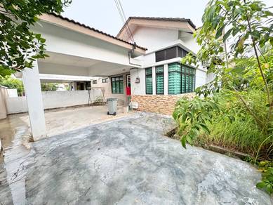 Semi-Detached House For Sale in Ayer Keroh,MLK