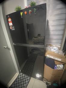 Toshiba inverter peti sejuk 2 pintu