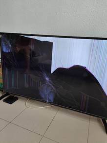 Panasonic 49” LED TV TH-49E410K – Cracked Screen –