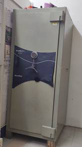 peti besi chubbsafes