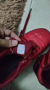 kasut Masih baru...