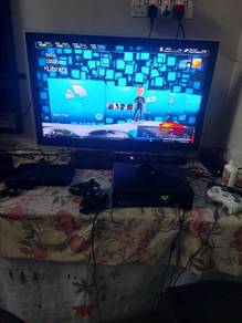 XBOX 360 complete set with kinnect 