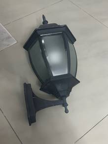 Lampu dinding klasik