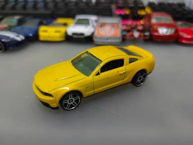 Hotwheels Yellow 2010 Ford Mustang GT