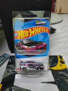 Hotwheels Legend Tour Nissan Skyline with flag