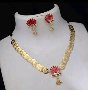Kaasu Maalai Lotus Choker Set