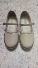 casual shoes 37