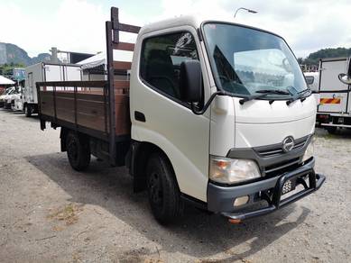 2011 HINO WU300R WOODEN BDM 4800kg