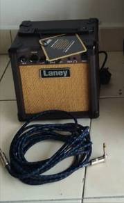 Amp 10 akustik guitar
