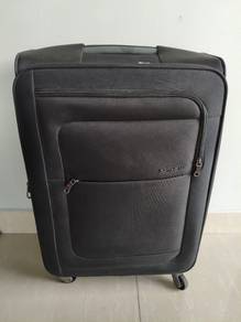 26"Samsonite Black Spinner Lightweight Suitcase.