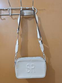 beige slingbag