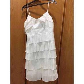 White cake layer dress