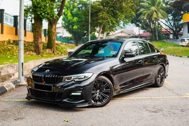 BMW 330i 30i M SPORT in Desa Petaling, KUL