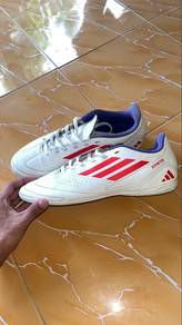 kasut futsal adidas