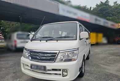 GOOD CONDITION 10 SEATER VAN (Petrol)