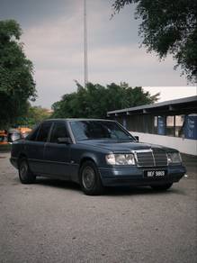 Mercedes Benz 230E in Damansara, KUL