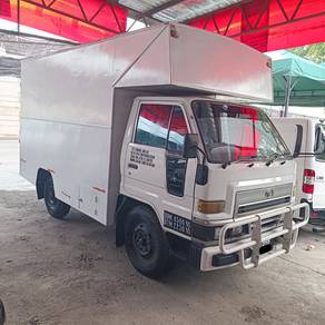 2003 Daihatsu Delta V58 Luton Box Lori DieselHijau
