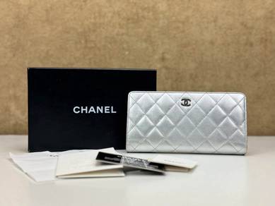 Chanel A31509 Yen Bi-fold Wallet