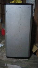 peti Panasonic satu pintu
