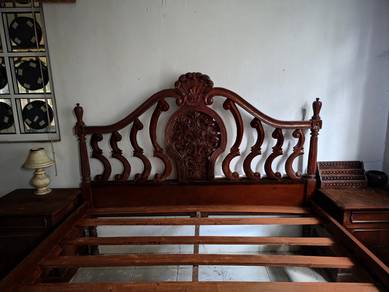 Classic Queen Size Teak Bed Frame with Side Tables