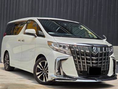 Toyota Alphard in Ampang Hilir, KUL
