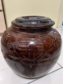 ceramic jar/ pot with lid