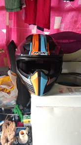 Helmet untuk di jual murah2 boleh nego lagi urgent